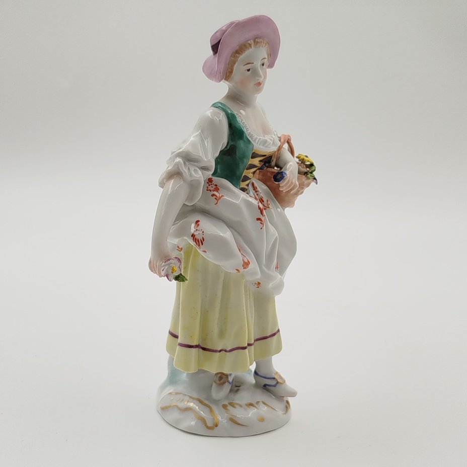 Статуэтка «Цветочница»