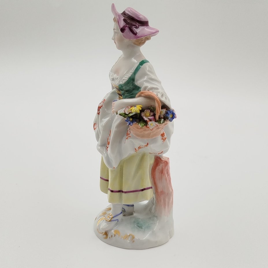 Статуэтка «Цветочница»