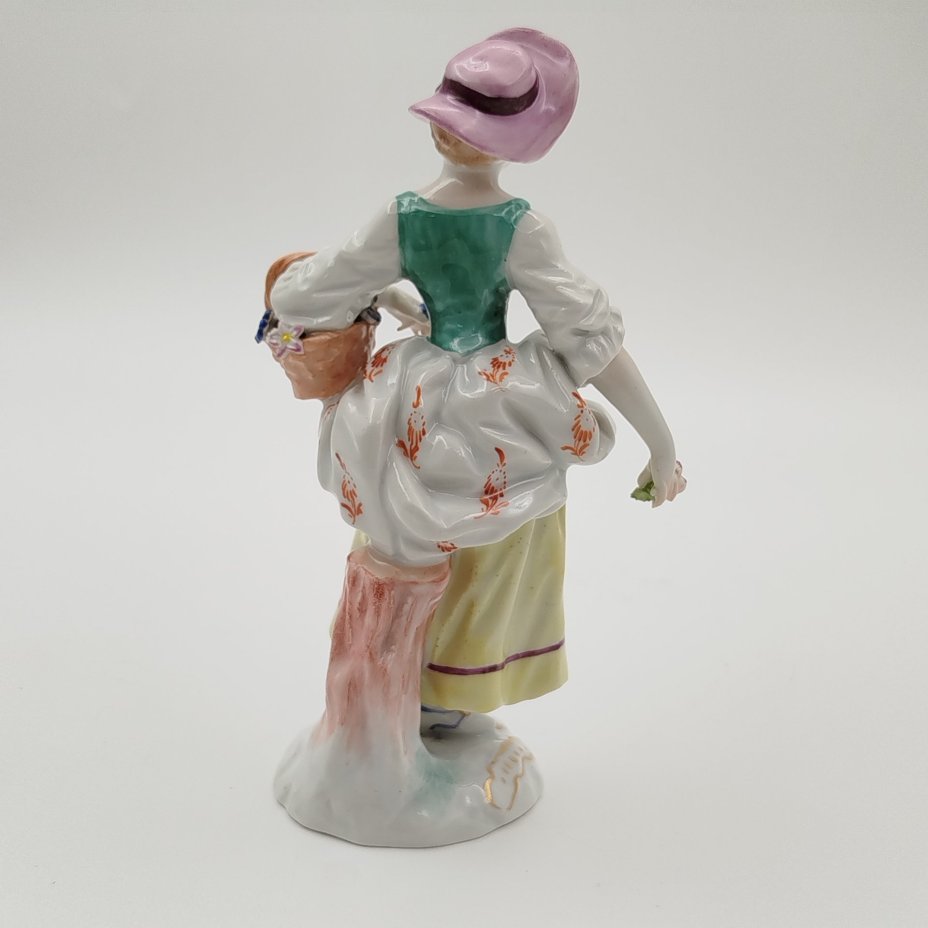 Статуэтка «Цветочница»