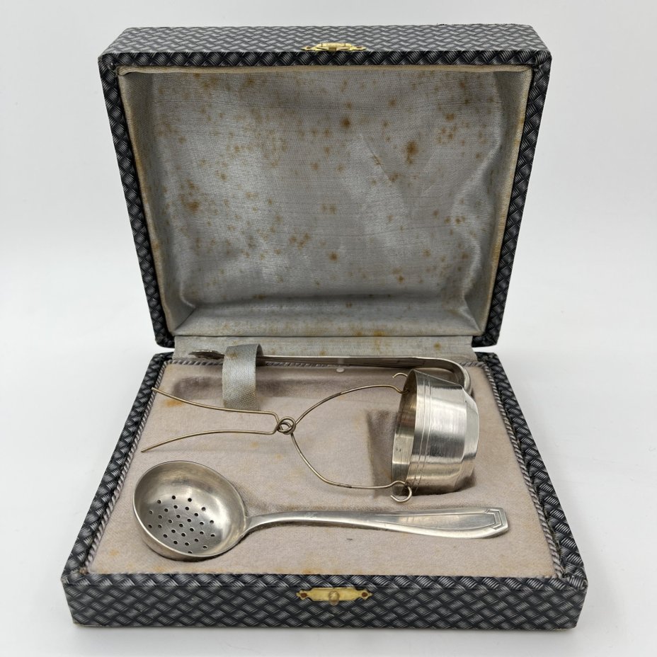 Набор сервировочный для чая (щипцы для сахара, ситечко для чайника, ситечко с ручкой) с  в кофре