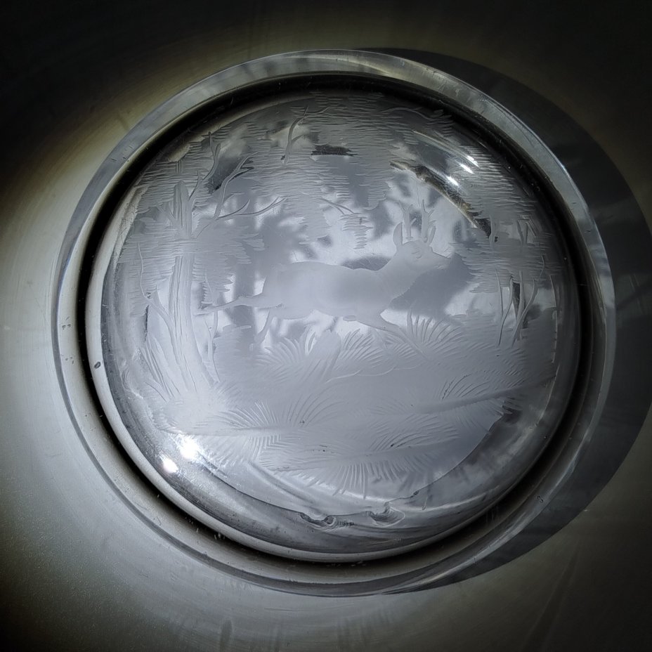 Пепельница с изображением бегущего оленя