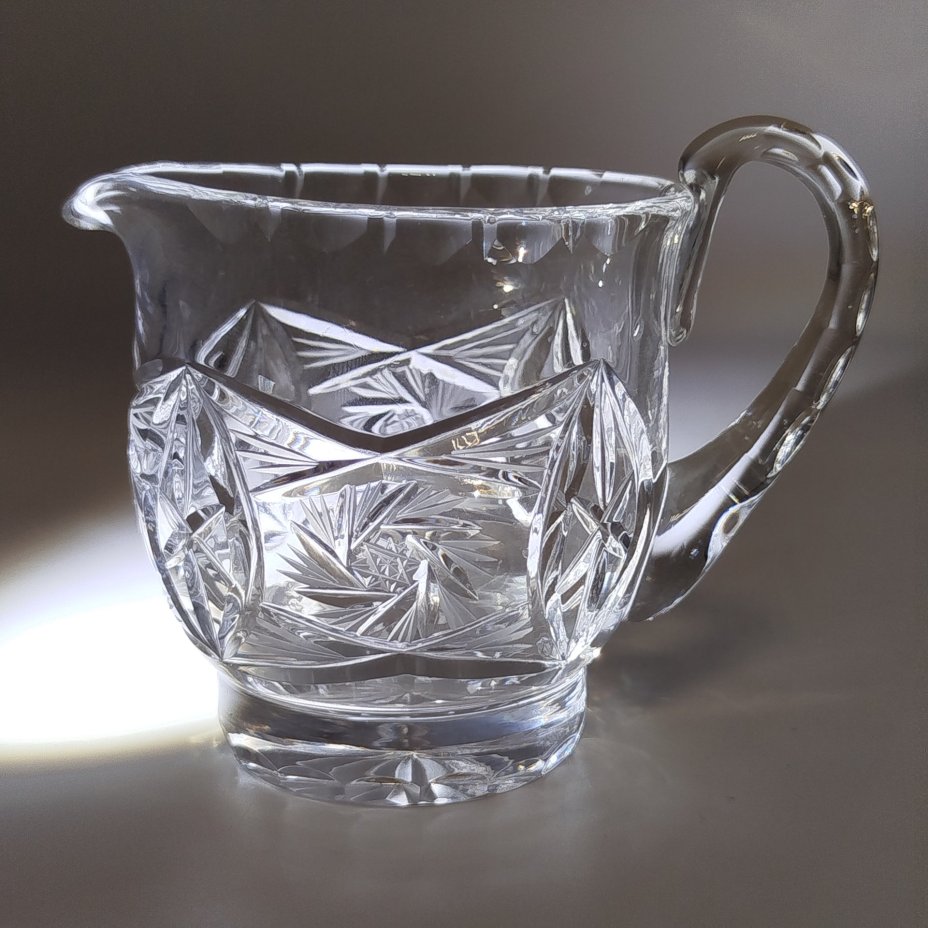 Молочник c рельефным декором