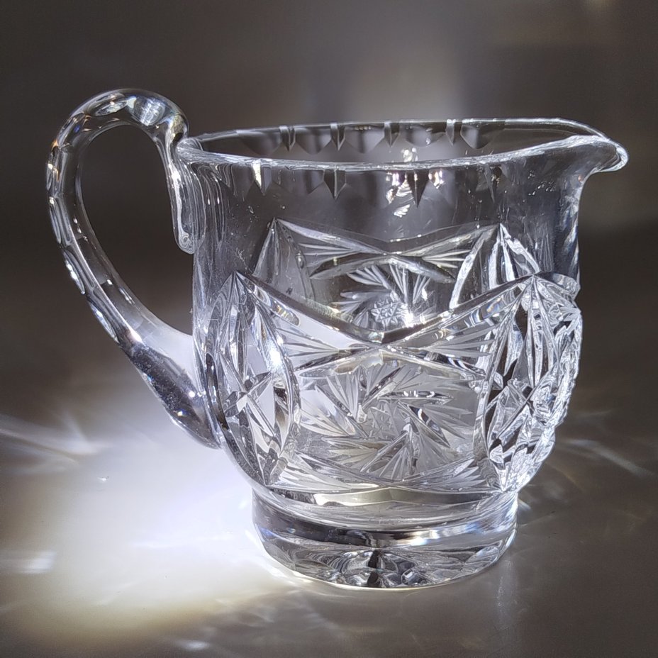 Молочник c рельефным декором