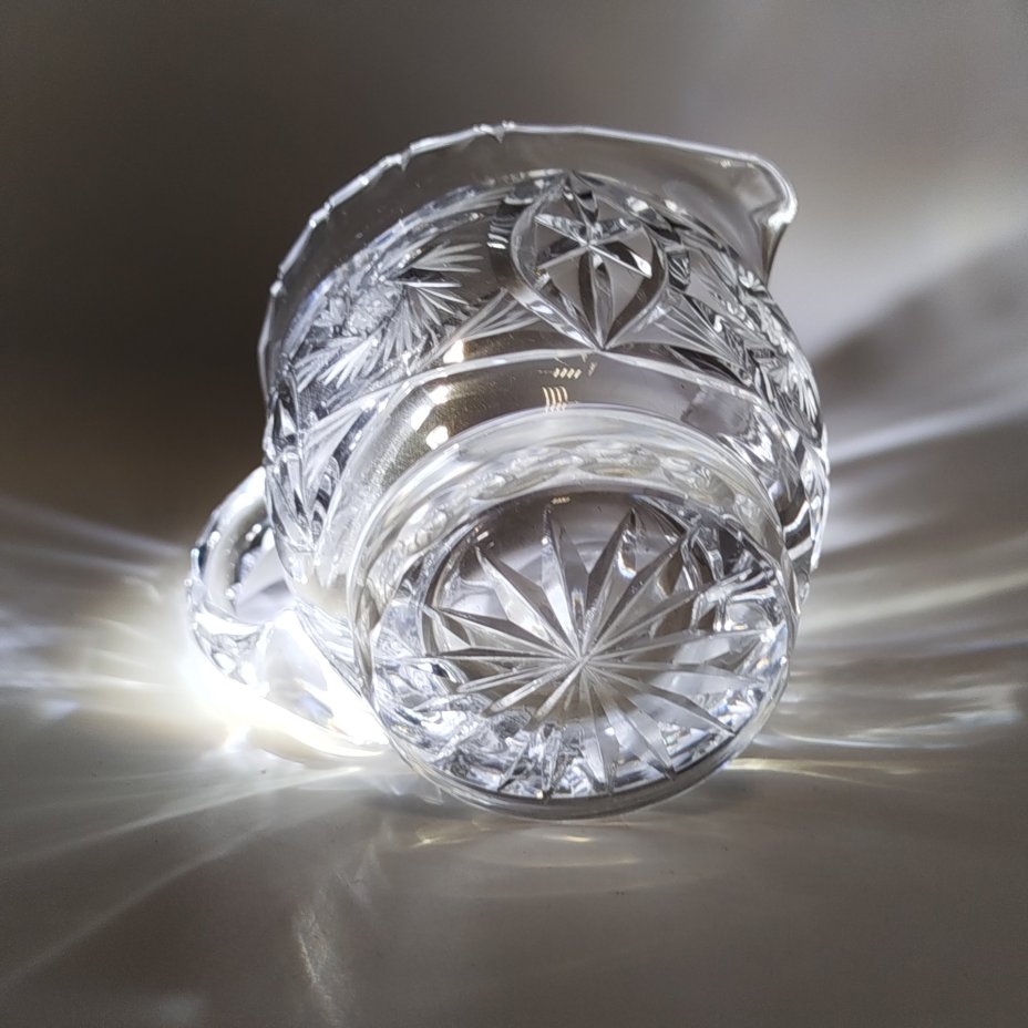 Молочник c рельефным декором