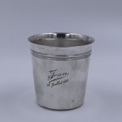 Стакан с лаконичным декором и дарственной надписью "Jean 26 Juillet 1912", Ercuis