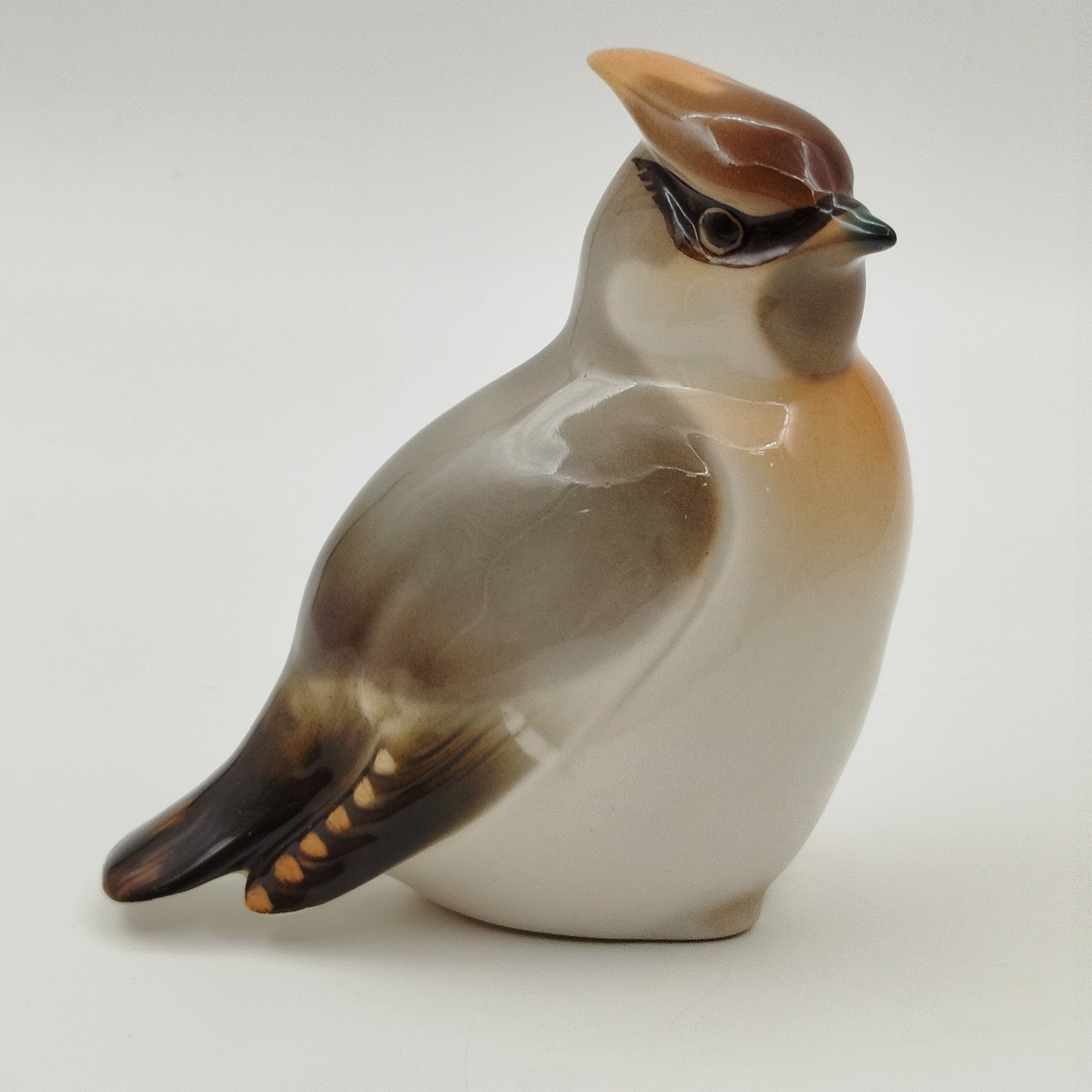 Статуэтка "Свиристель", скульптор П.П. Веселов, фарфор, роспись, аэрография, Императорский фарфоровый завод (ИФЗ), Российская Федерация, 2006-2023 гг.