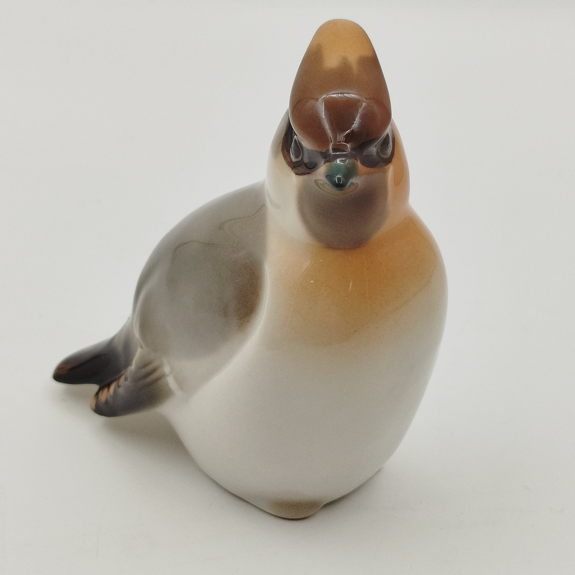 Статуэтка "Свиристель", скульптор П.П. Веселов, фарфор, роспись, аэрография, Императорский фарфоровый завод (ИФЗ), Российская Федерация, 2006-2023 гг.