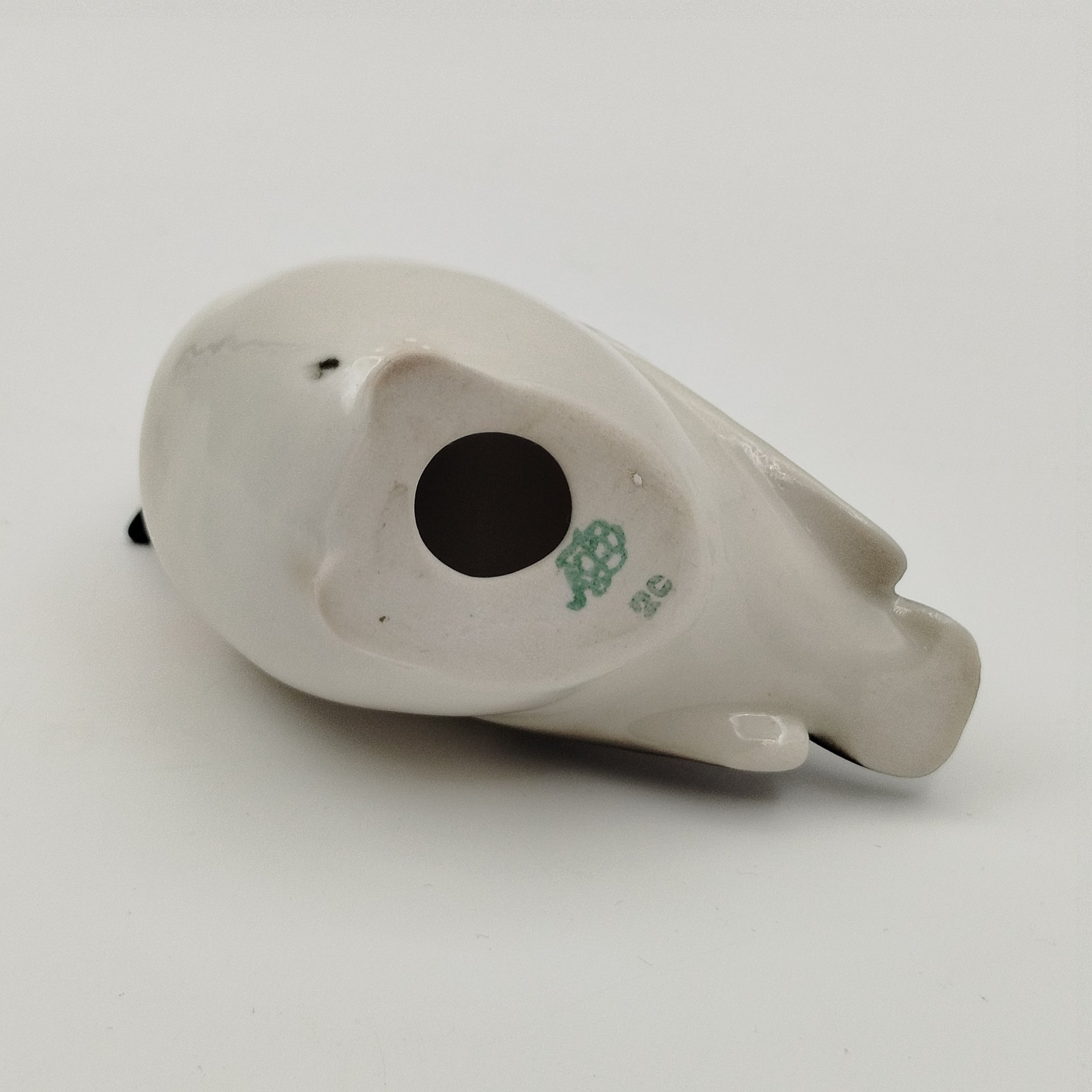 Статуэтка "Свиристель", скульптор П.П. Веселов, фарфор, роспись, аэрография, Императорский фарфоровый завод (ИФЗ), Российская Федерация, 2006-2023 гг.