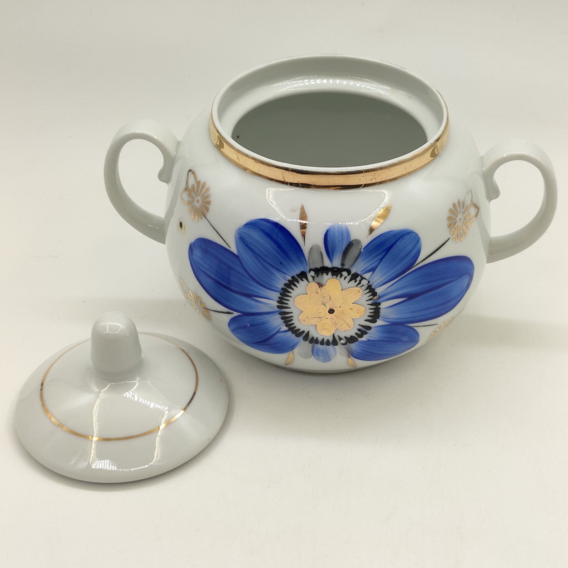 Сахарница с цветочным декором, фарфор, роспись, золочение, Барановский фарфоровый завод, СССР, 1970-1991 гг.