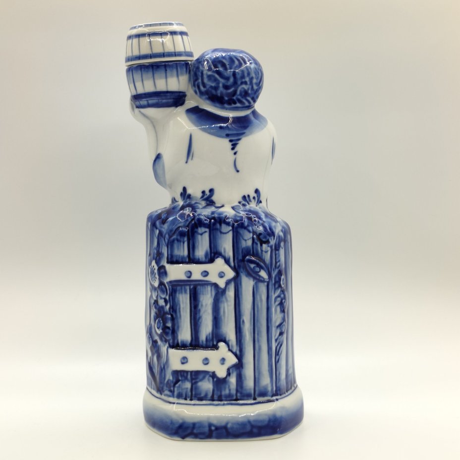Штоф "Пасечник", исп. Идакина, Гжель, фарфор, роспись, Россия, 1990-2015 гг.