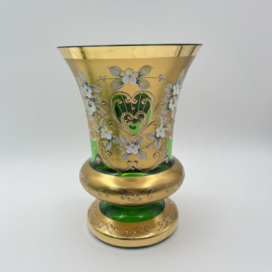 Ваза в форме кратера зеленого оттенка с объемным цветочным декором, стекло, золочение, налепы, Чехословакия, 1970-1990 гг.