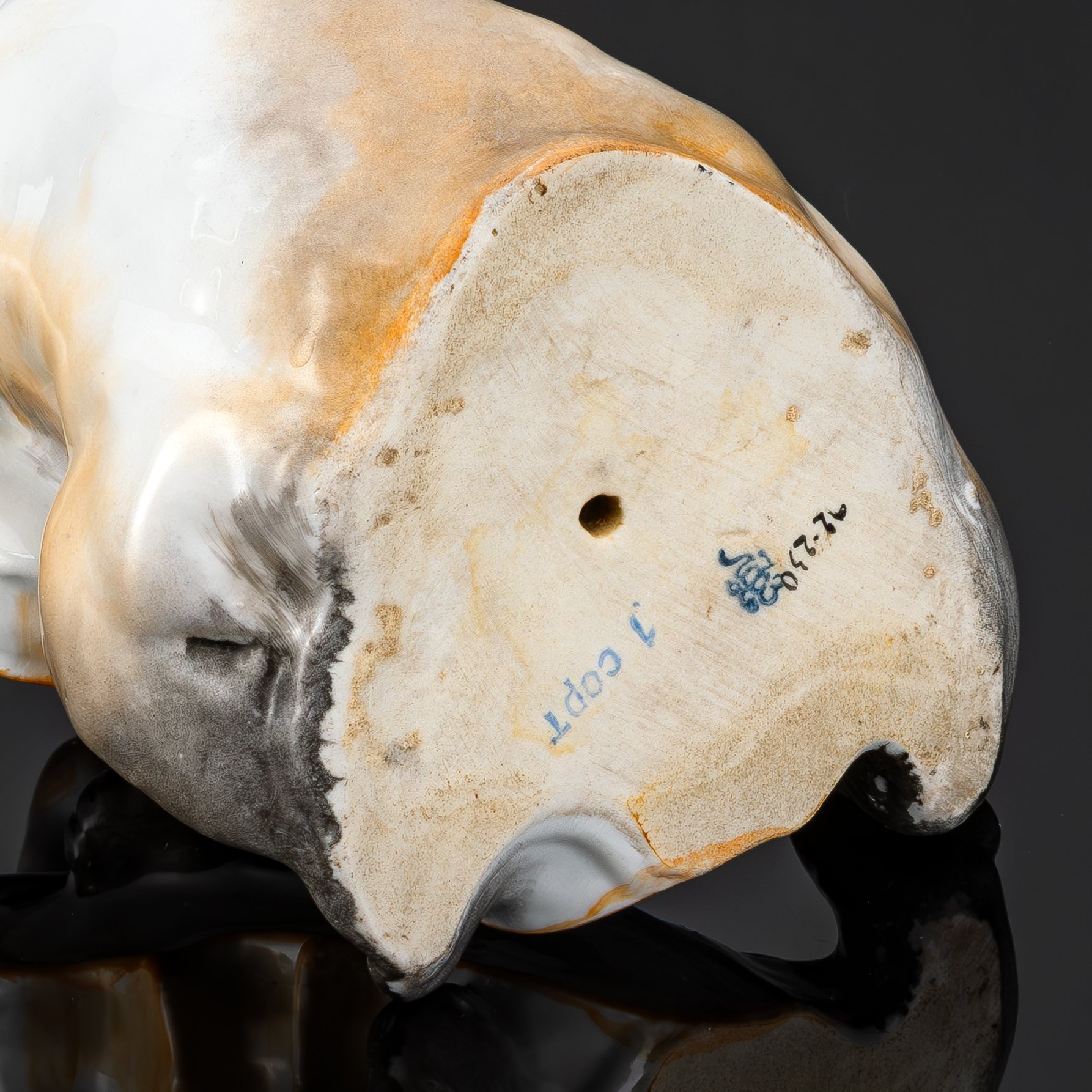 Статуэтка "Медведь с контрабасом" (из композиции "Квартет" по басне И.А. Крылова), скульптор Б.Я. Воробьев, автор росписи И.И. Ризнич