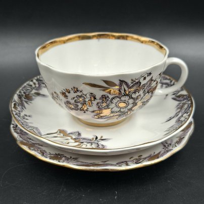 Трио чайное "Отражение", автор формы "Тюльпан" Яковлева С.Е., автор рисунка Косенкова К.Г., фарфор, деколь, подрисовка, золочение, Ленинградский фарфоровый завод (ЛФЗ), Россия, 1970-1992 гг.