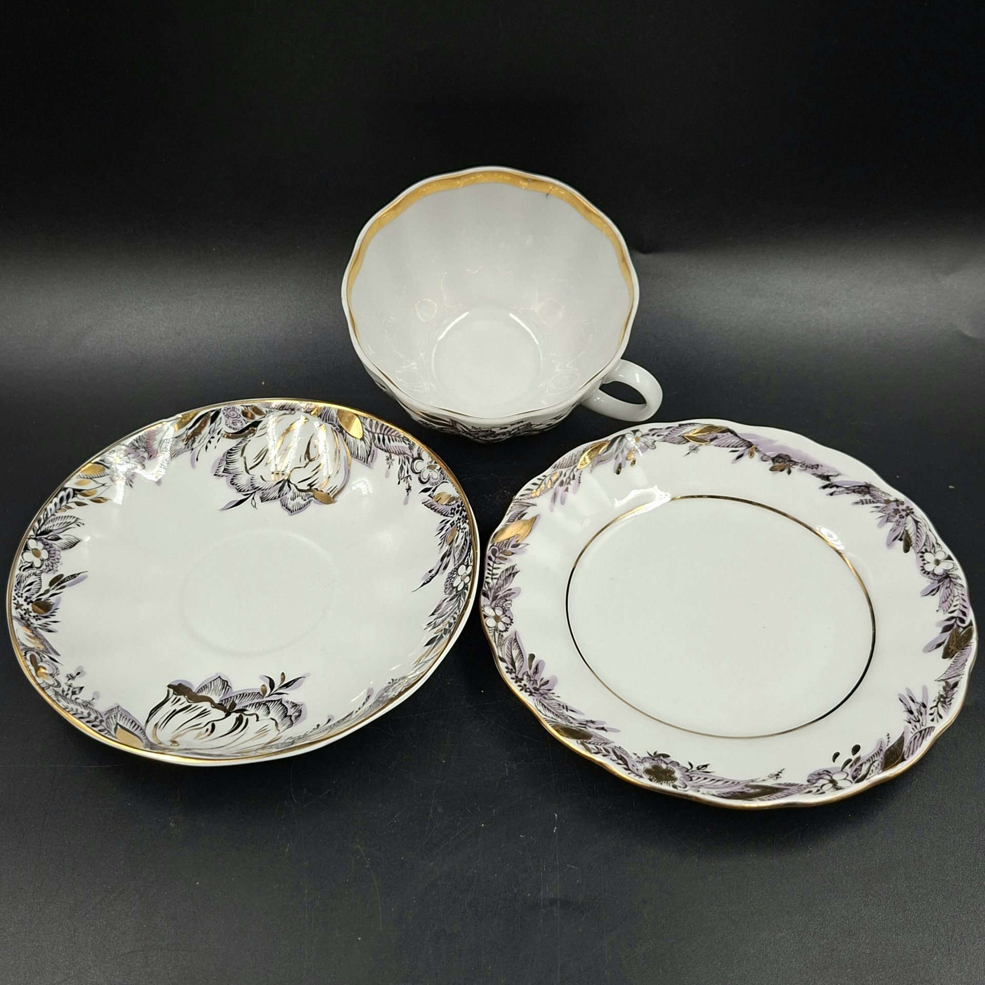 Трио чайное "Отражение", автор формы "Тюльпан" Яковлева С.Е., автор рисунка Косенкова К.Г., фарфор, деколь, подрисовка, золочение, Ленинградский фарфоровый завод (ЛФЗ), Россия, 1970-1992 гг.