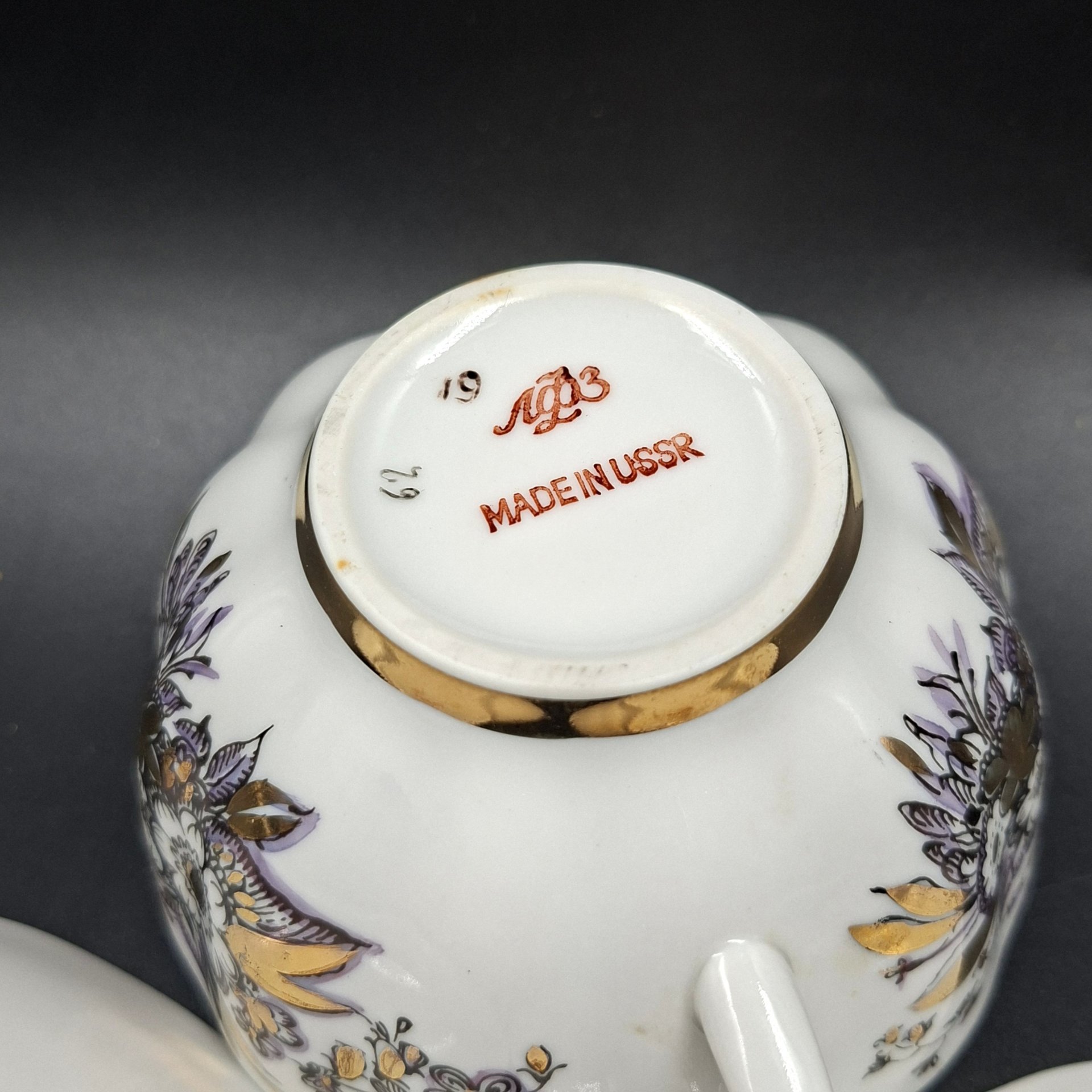 Трио чайное "Отражение", автор формы "Тюльпан" Яковлева С.Е., автор рисунка Косенкова К.Г., фарфор, деколь, подрисовка, золочение, Ленинградский фарфоровый завод (ЛФЗ), Россия, 1970-1992 гг.