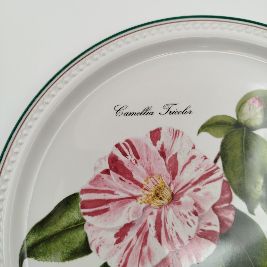 Тарелка декоративная (подвесная) с изображением "Camellia Tricolor" из серии "Камелии", автор Nicolas Liex (Никола Лие), фарфор, деколь, Villeroy & Boch, Люксембург, 1986 г., Villeroy & Boch
