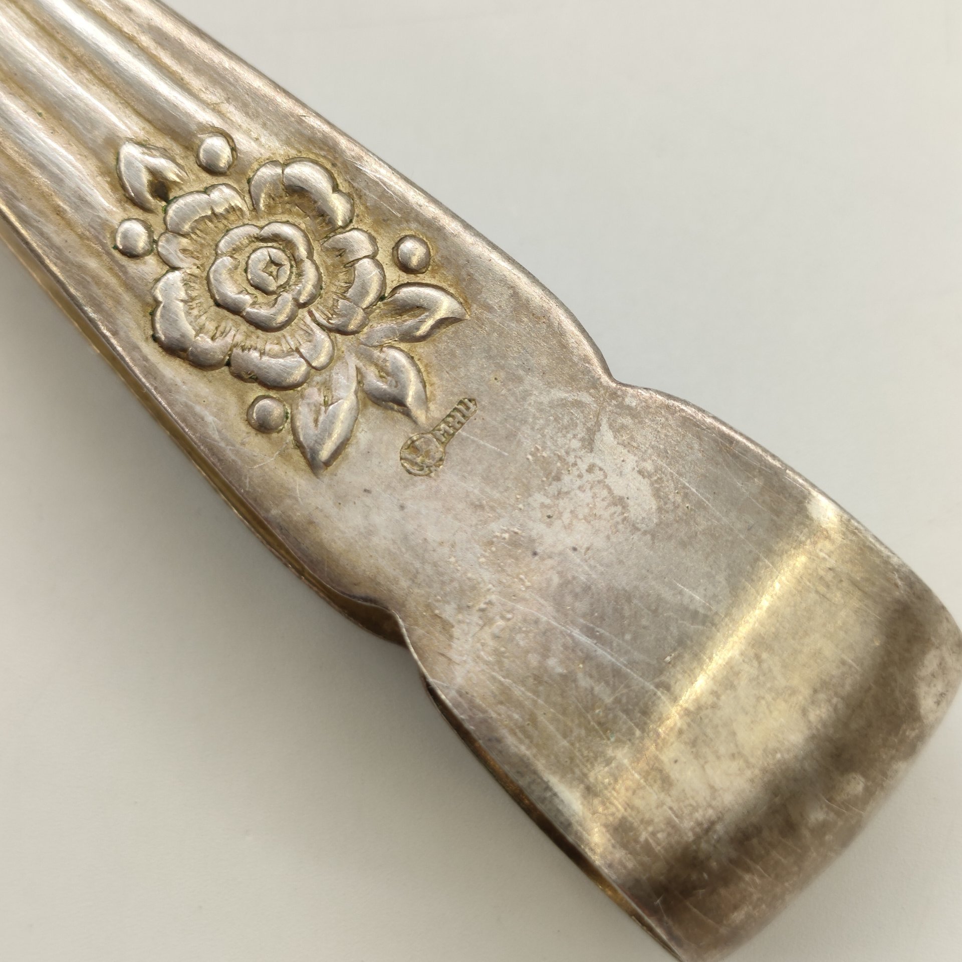 Щипцы для сахара  "Серебряная роза", мНЦ (медь-никель-цинк), Кольчугинский завод цветных металлов, СССР, 1960-1990 гг.