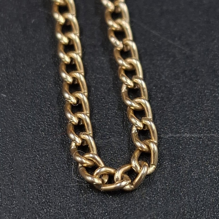 Кулон каплевидной формы на цепочке золотистого цвета