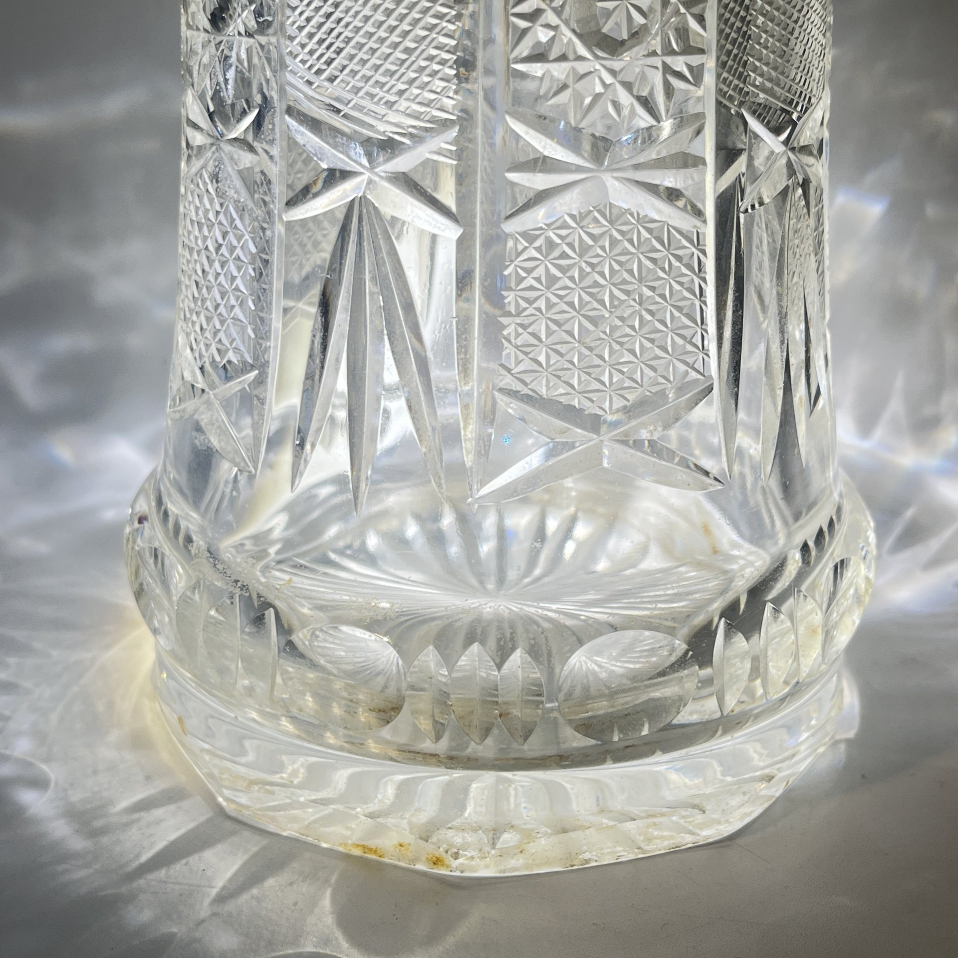 Большая ваза для цветочного букета с резным геометрическим декором, хрусталь, алмазная грань, СССР, 1970-1990 гг.
