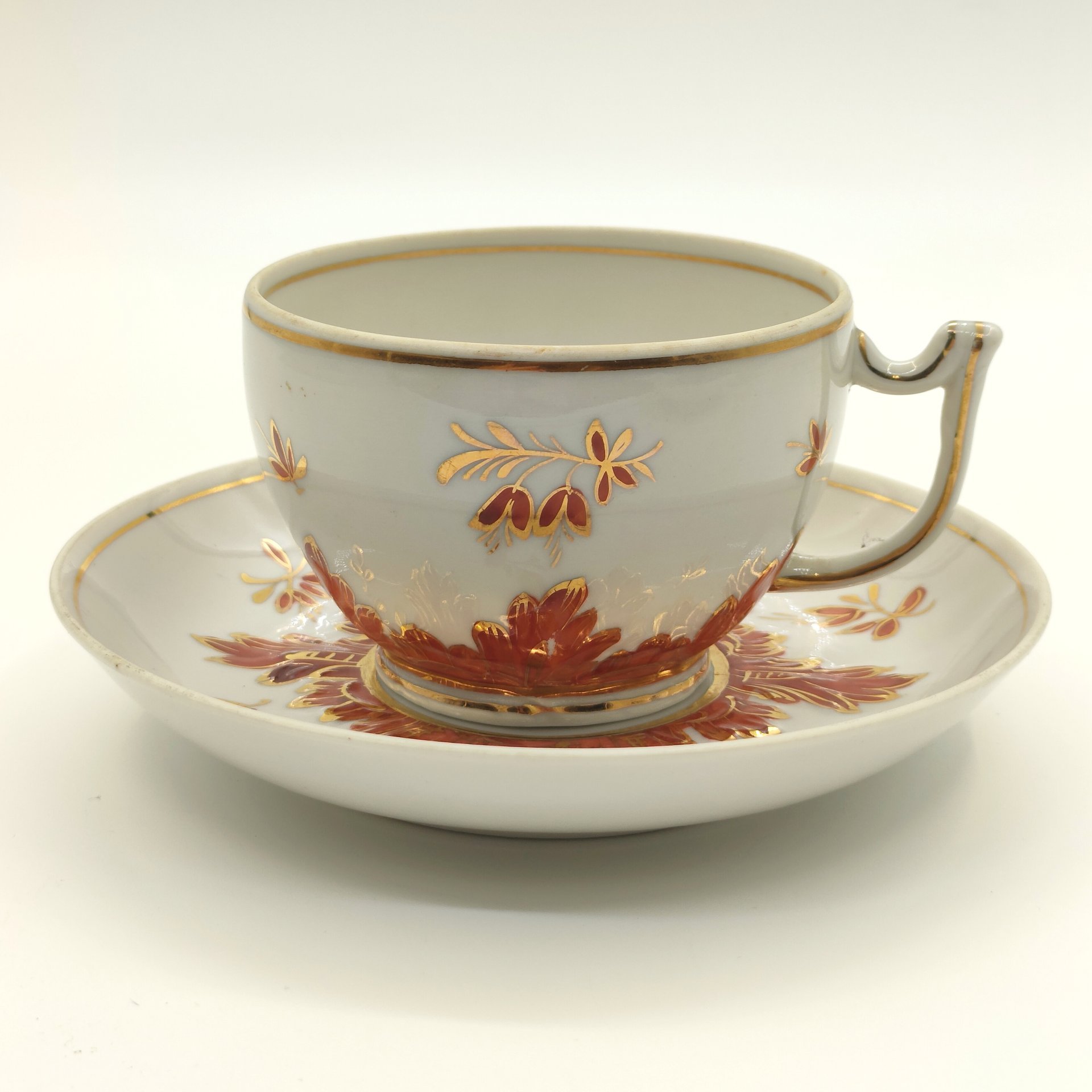 Чайная пара "Барбарис", автор Е.П. Смирнов, фарфор, роспись, золочение, Дмитровский фарфоровый завод (ДФЗ Вербилки), СССР, 1954-1991 гг.