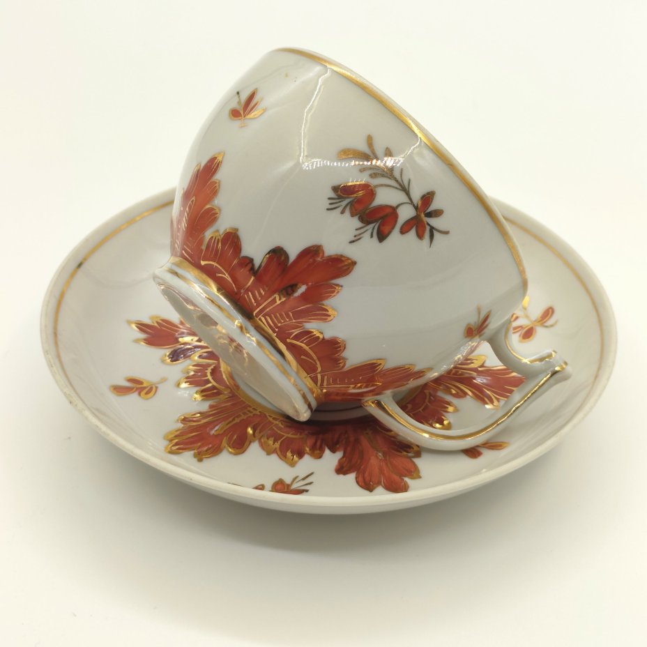 Чайная пара "Барбарис", автор Е.П. Смирнов, фарфор, роспись, золочение, Дмитровский фарфоровый завод (ДФЗ Вербилки), СССР, 1954-1991 гг.