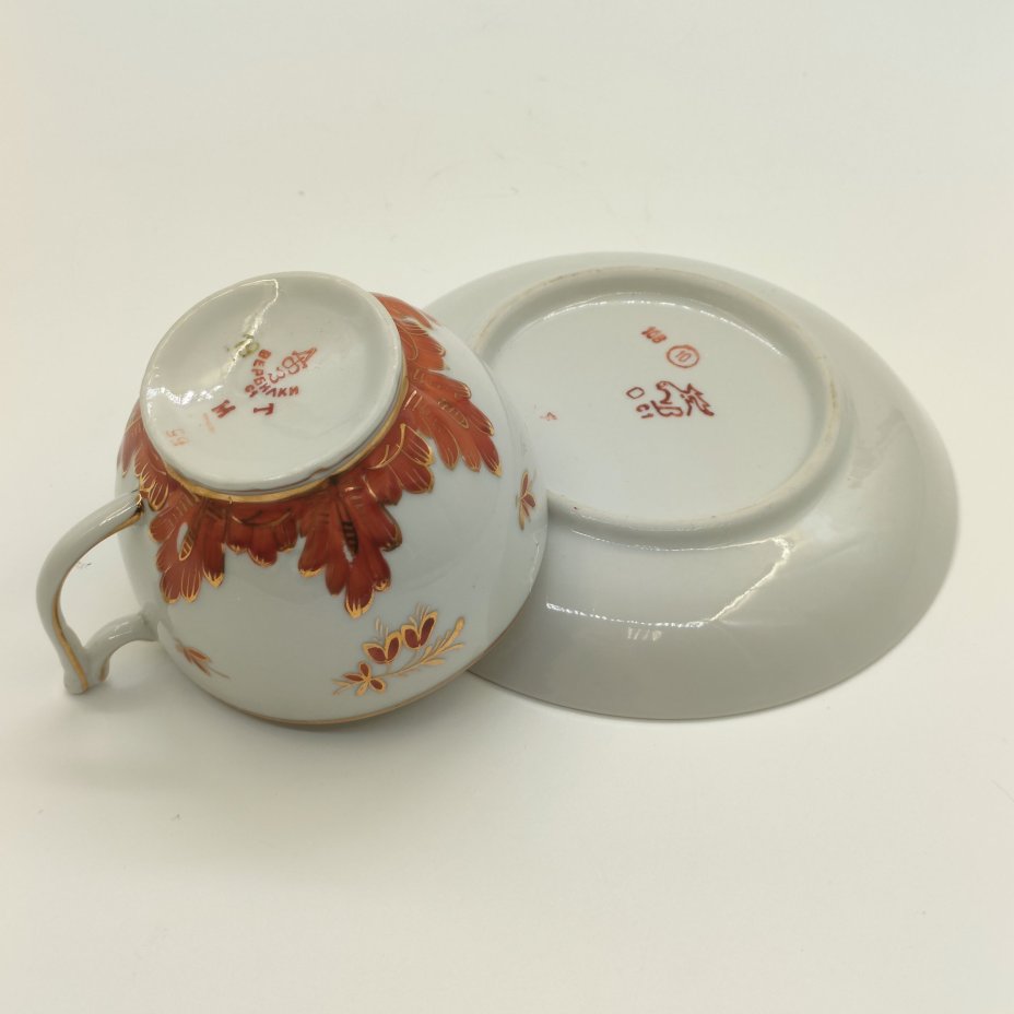 Чайная пара "Барбарис", автор Е.П. Смирнов, фарфор, роспись, золочение, Дмитровский фарфоровый завод (ДФЗ Вербилки), СССР, 1954-1991 гг.