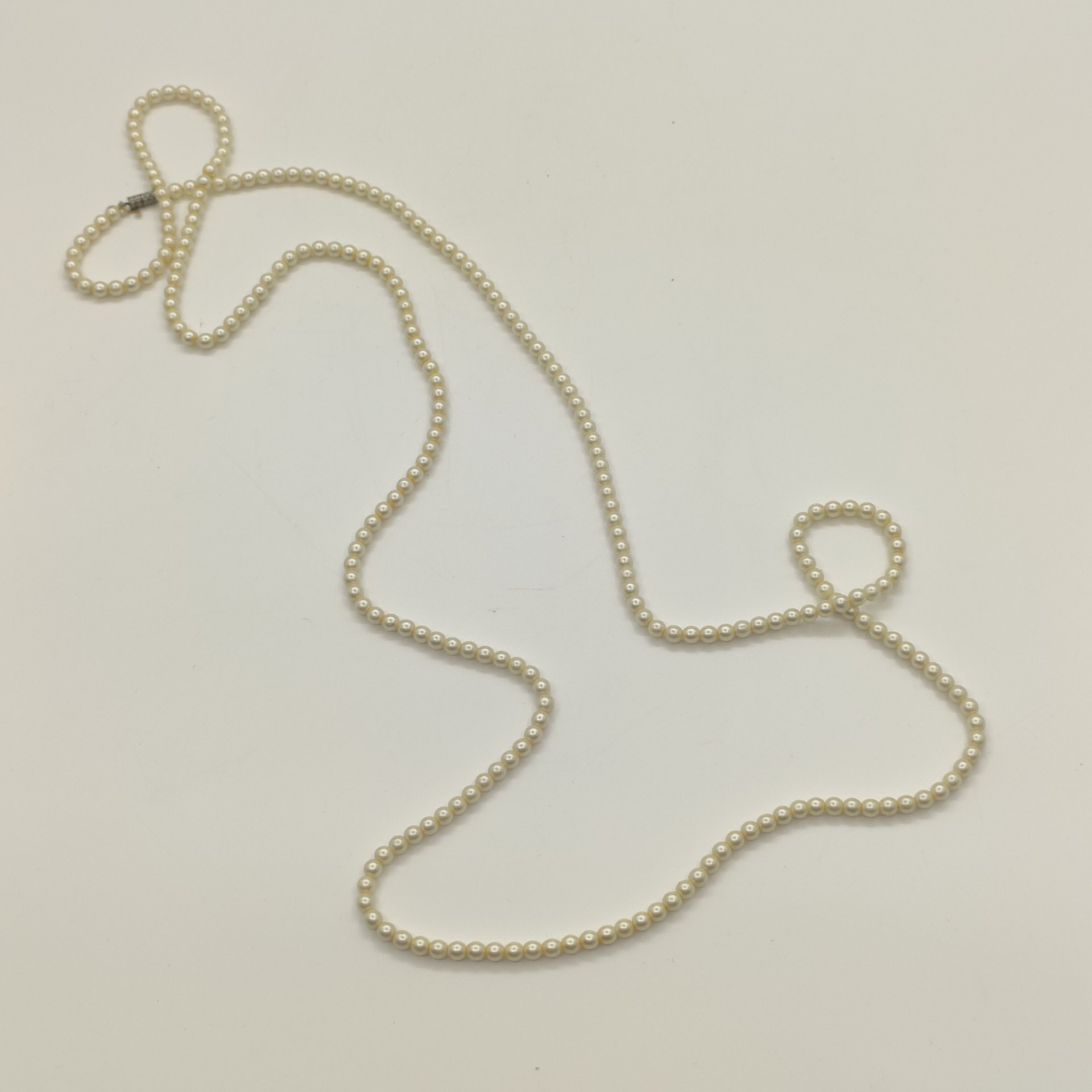 Бусы с бусинами круглой формы, композитный материал (имитация жемчуга), сплав металлов, СССР, 1970-1990 гг.