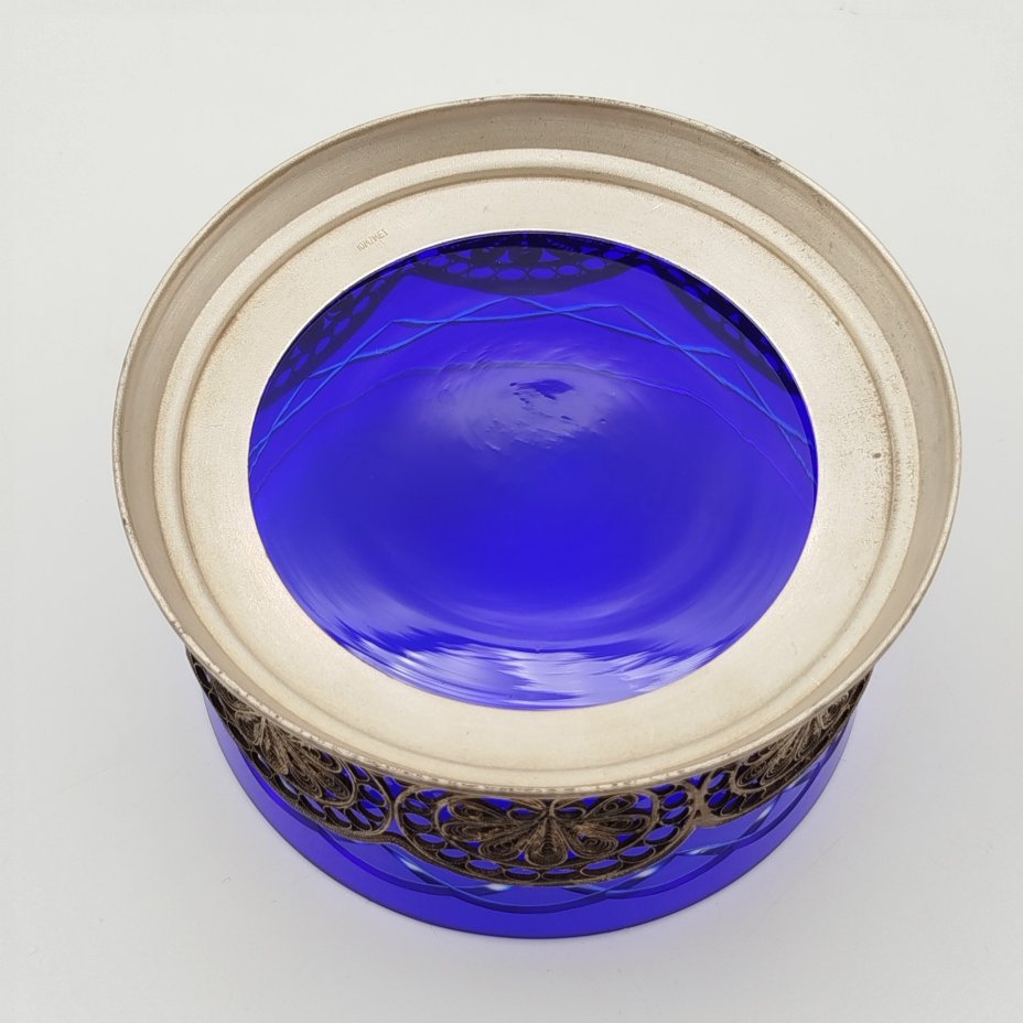 Сахарница из синего стекла с подставкой в технике скани, стекло, мельхиор, Мстерская художественная фабрика  «Ювелир», СССР, 1967 г.