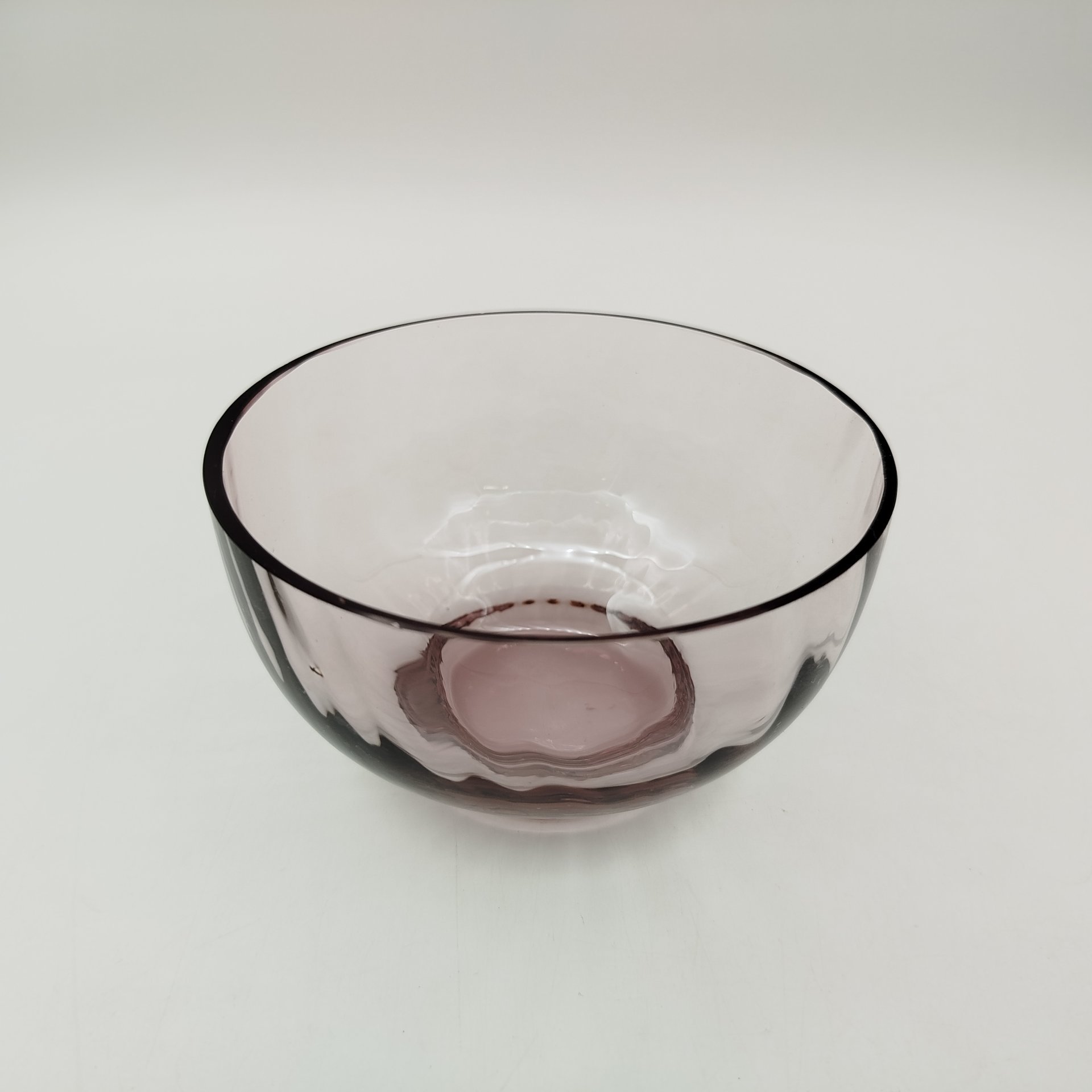 Пиала (конфетница)  лилового оттенка с рельефным туловом, стекло, СССР, 1980-1990 гг.