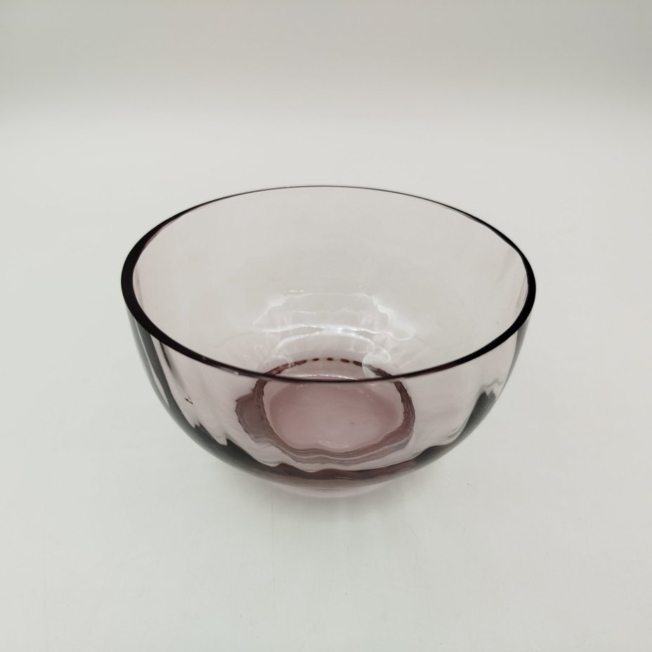 Пиала (конфетница)  лилового оттенка с рельефным туловом, стекло, СССР, 1980-1990 гг.