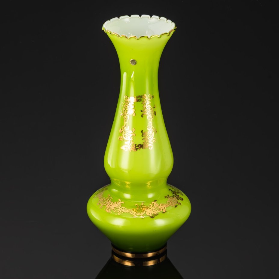 Ваза зеленого оттенка, с цветочным декором, Empoli, стекло, двуслойное, золочение, opaline, Италия, 1950-1970 гг.