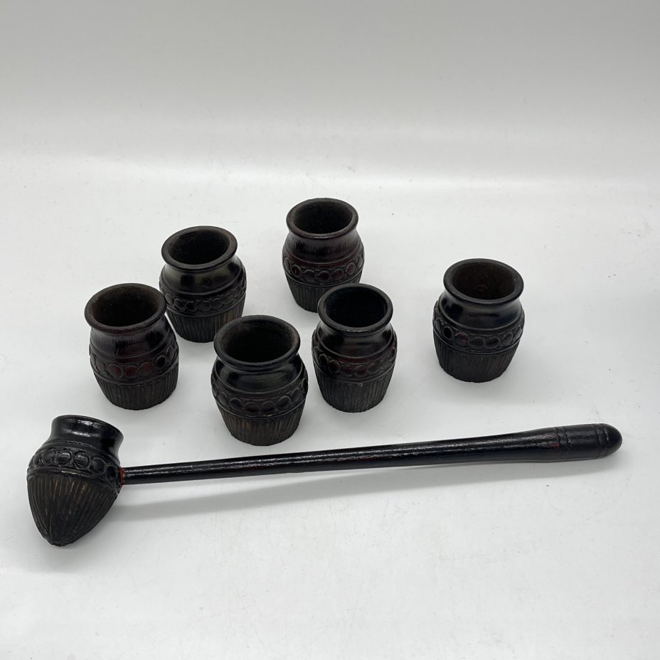 Набор из 6 стопок и ковшика с резным декором, дерево, резьба, СССР, 1970-1980 гг.