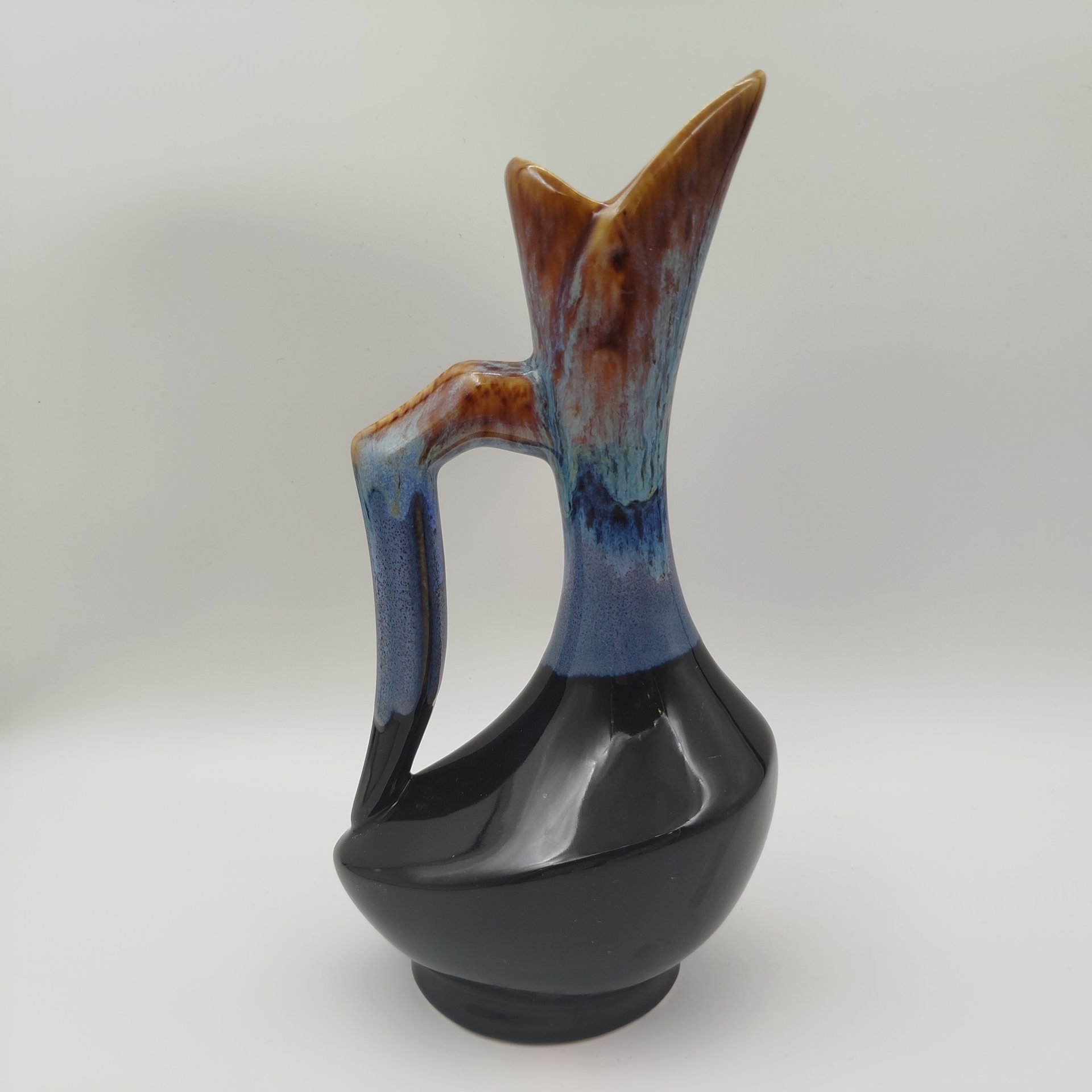Кувшин необычной формы, керамика, поливы, Европа, 1960-1980 гг.