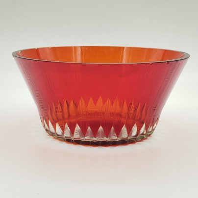 Ваза (конфетница) красного оттенка, выполненная в технике алмазной грани, хрусталь, СССР, 1960-1980 гг.