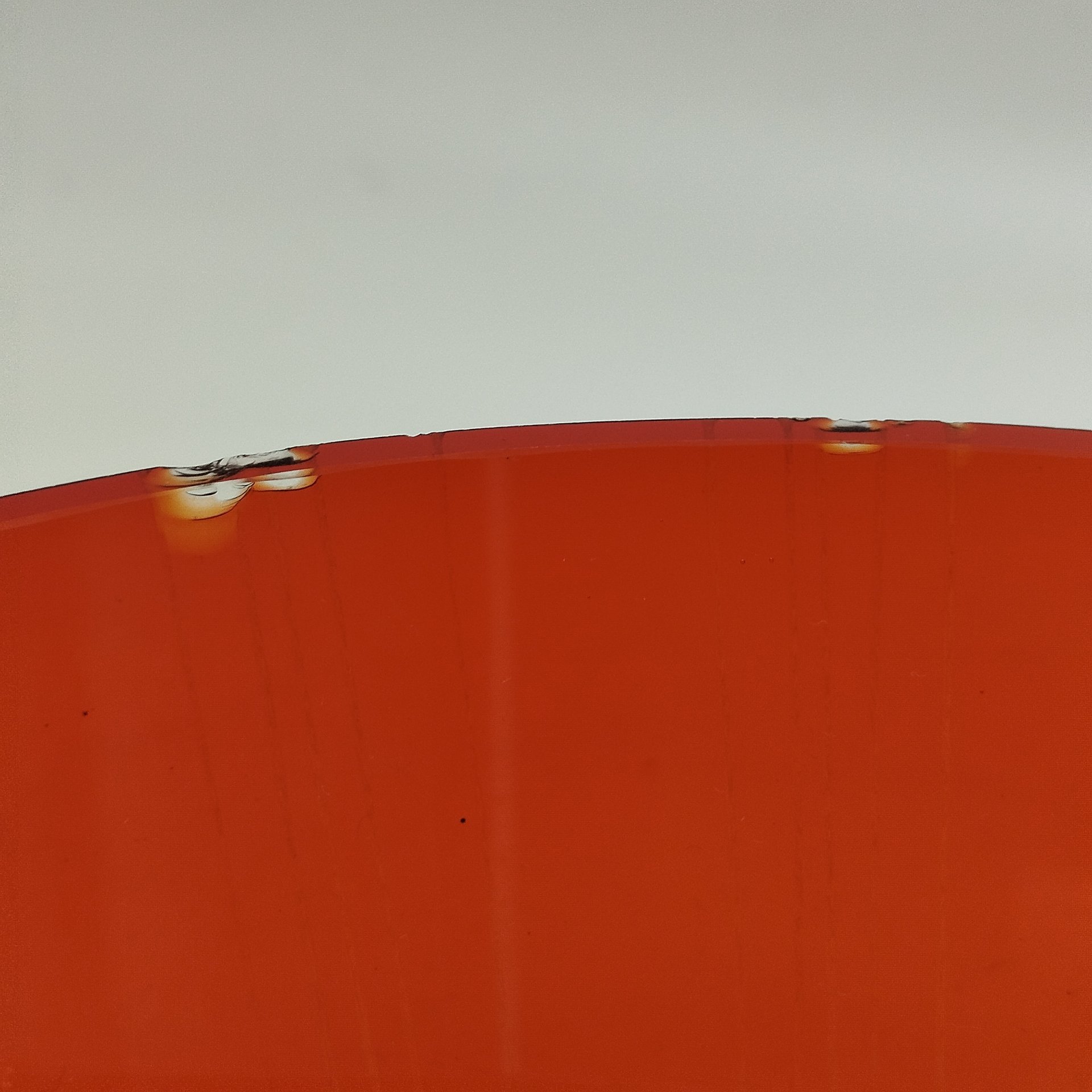 Ваза (конфетница) красного оттенка, выполненная в технике алмазной грани, хрусталь, СССР, 1960-1980 гг.