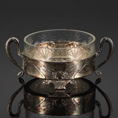 Конфетница (сахарница) агитационная, украшенная изображением звезды и колосьев (Советский Ампир)