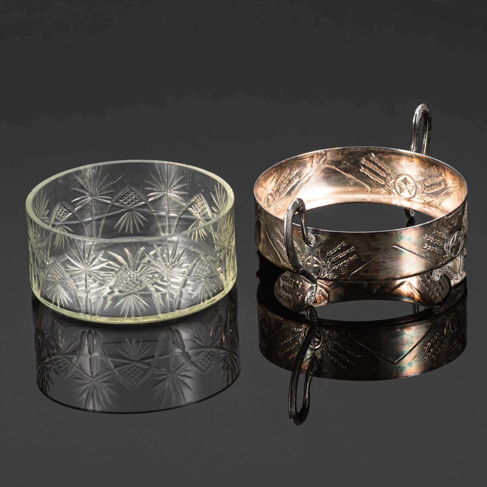 Конфетница (сахарница) агитационная, украшенная изображением звезды и колосьев (Советский Ампир)