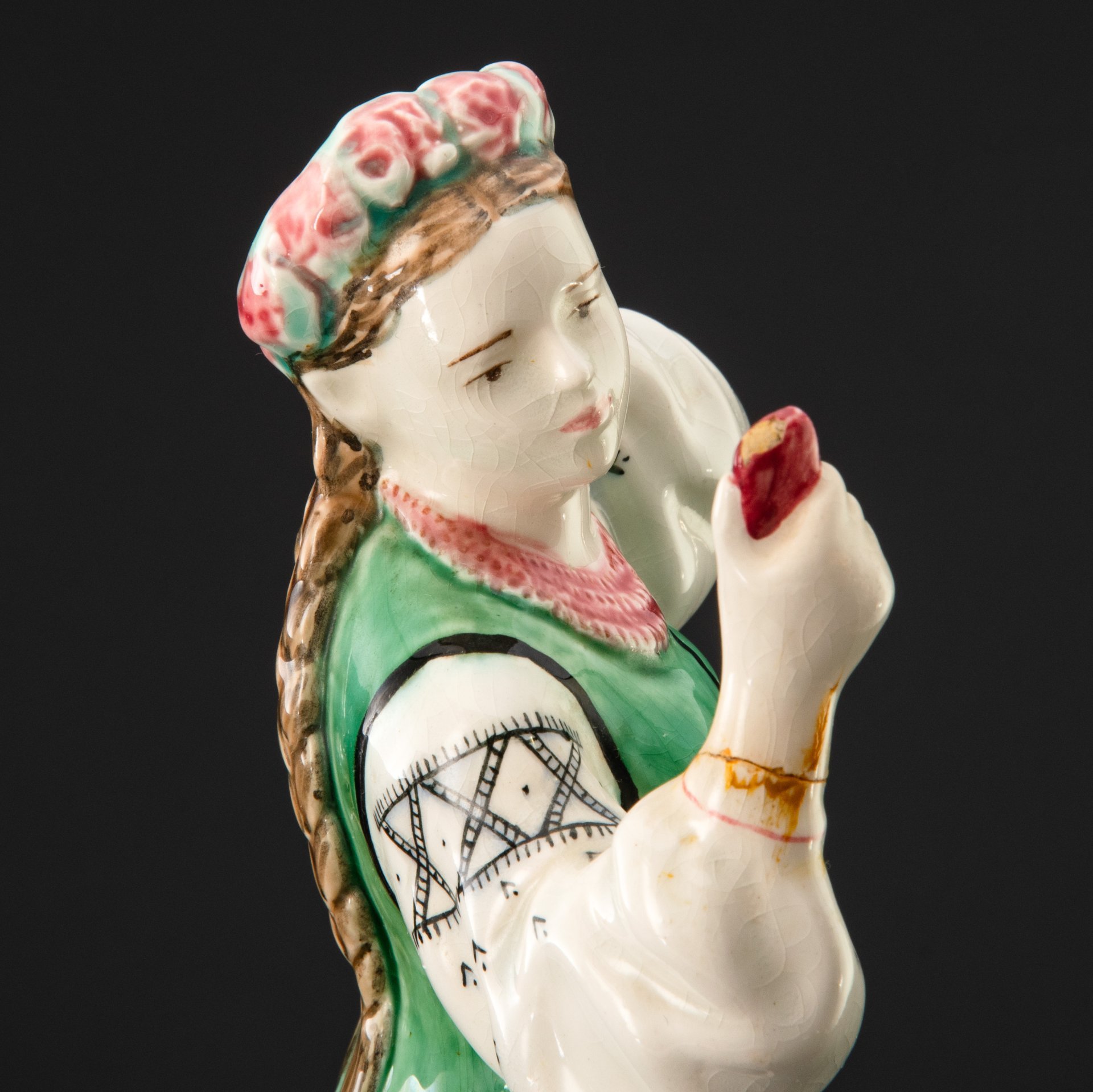 Статуэтка "Оксана", скульптор М. П. Холодная, фаянс, роспись, Конаковский фаянсовый завод им. М.И. Калинина (ЗиК Конаково), СССР, 1960-1980 гг.