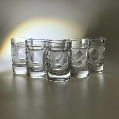 Набор стопок с резным геометрическим декором на 6 персон