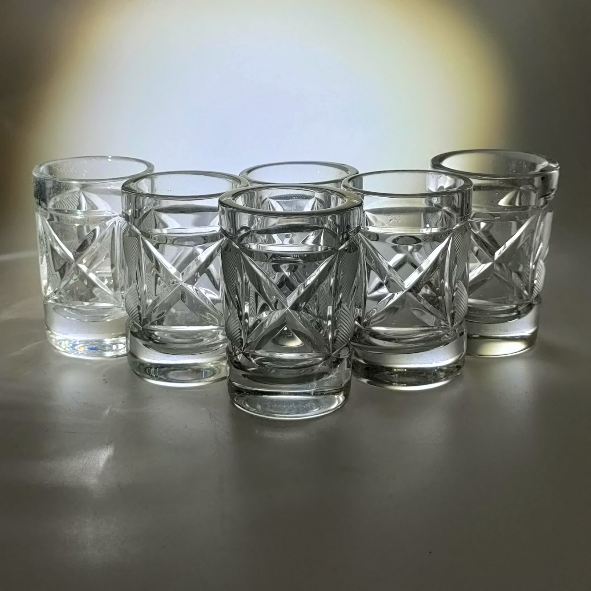 Набор стопок с резным геометрическим декором на 6 персон