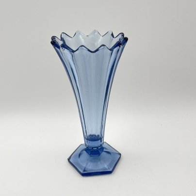 Ваза для цветов голубого оттенка, стекло, пресс, Стеклозавод «Неман», СССР, 1970-1990 гг.