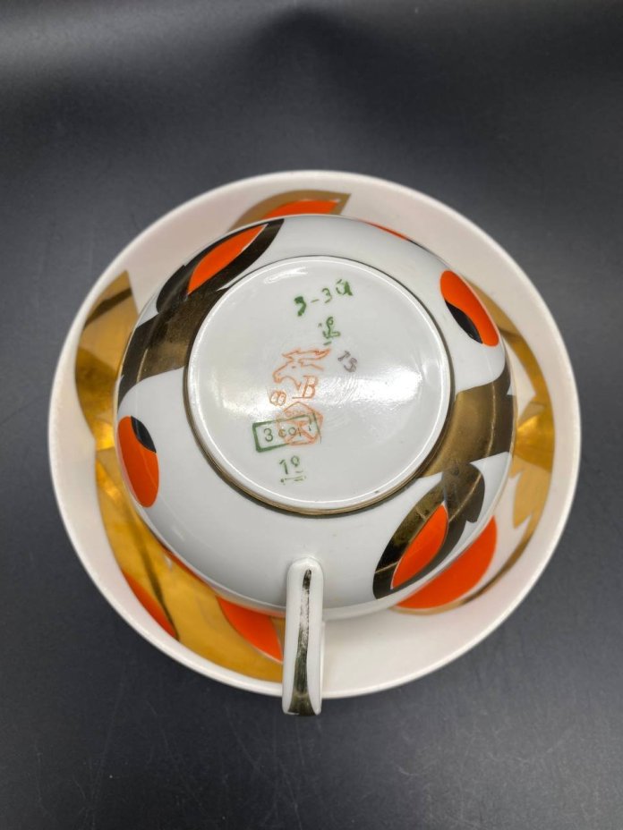 Чайная пара "Золотые яблоки" ("Райские яблоки", "Золотой завиток"), автор росписи А. А. Чекулина, Дмитровский фарфоровый завод (ДФЗ Вербилки)