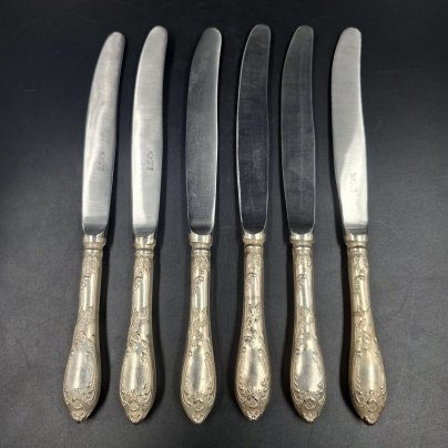 Набор из шести столовых ножей с растительным декором, мНЦ (медь-никель-цинк), нержавеющая сталь, Вольнянский завод столовых приборов им. Шевченко (ЗiШ, ЗиШ), СССР, 1960-1990 гг.