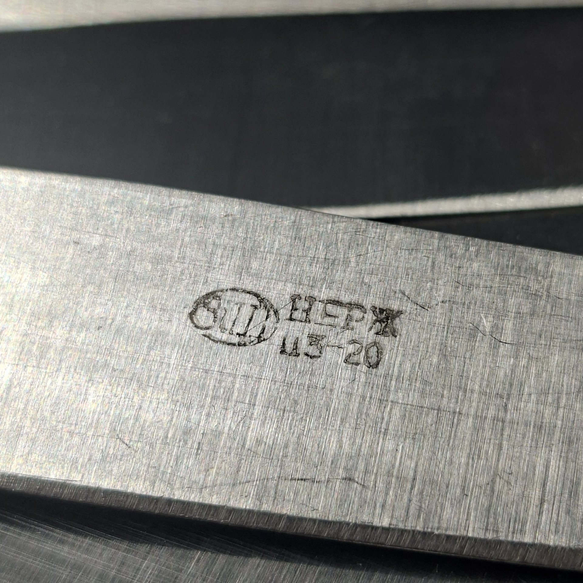 Набор из шести столовых ножей с растительным декором, мНЦ (медь-никель-цинк), нержавеющая сталь, Вольнянский завод столовых приборов им. Шевченко (ЗiШ, ЗиШ), СССР, 1960-1990 гг.