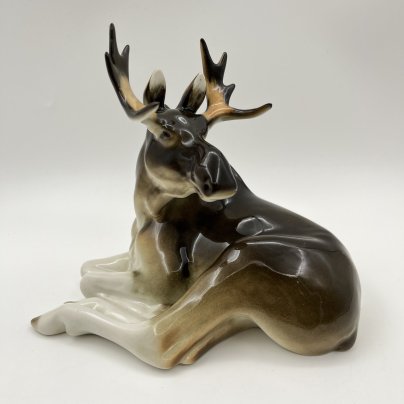 Статуэтка "Лось", скульптор П.П. Веселов, фарфор, аэрография, Ленинградский фарфоровый завод (ЛФЗ), Российская Федерация, 1991-2010 гг.