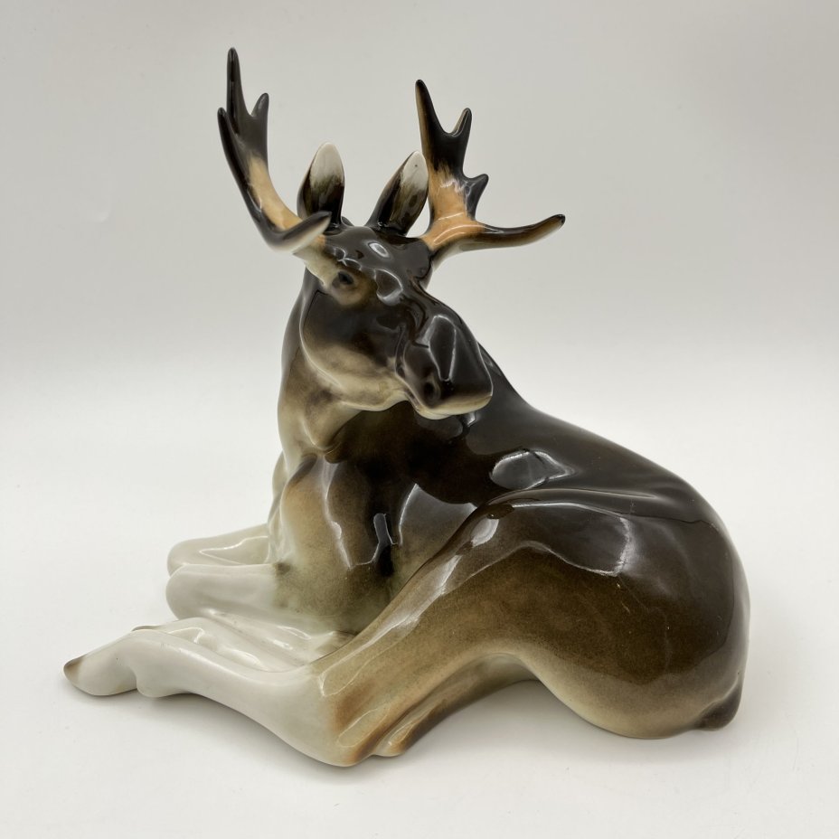 Статуэтка "Лось", скульптор П.П. Веселов, фарфор, аэрография, Ленинградский фарфоровый завод (ЛФЗ), Российская Федерация, 1991-2010 гг.