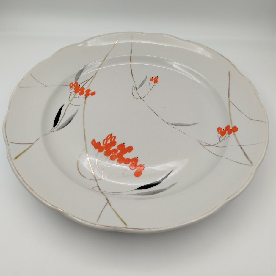 Блюдо сервировочное круглой формы "Рябина", фарфор, роспись, золочение, Дулевский фарфоровый завод (Дулёво), СССР, 1964 г.