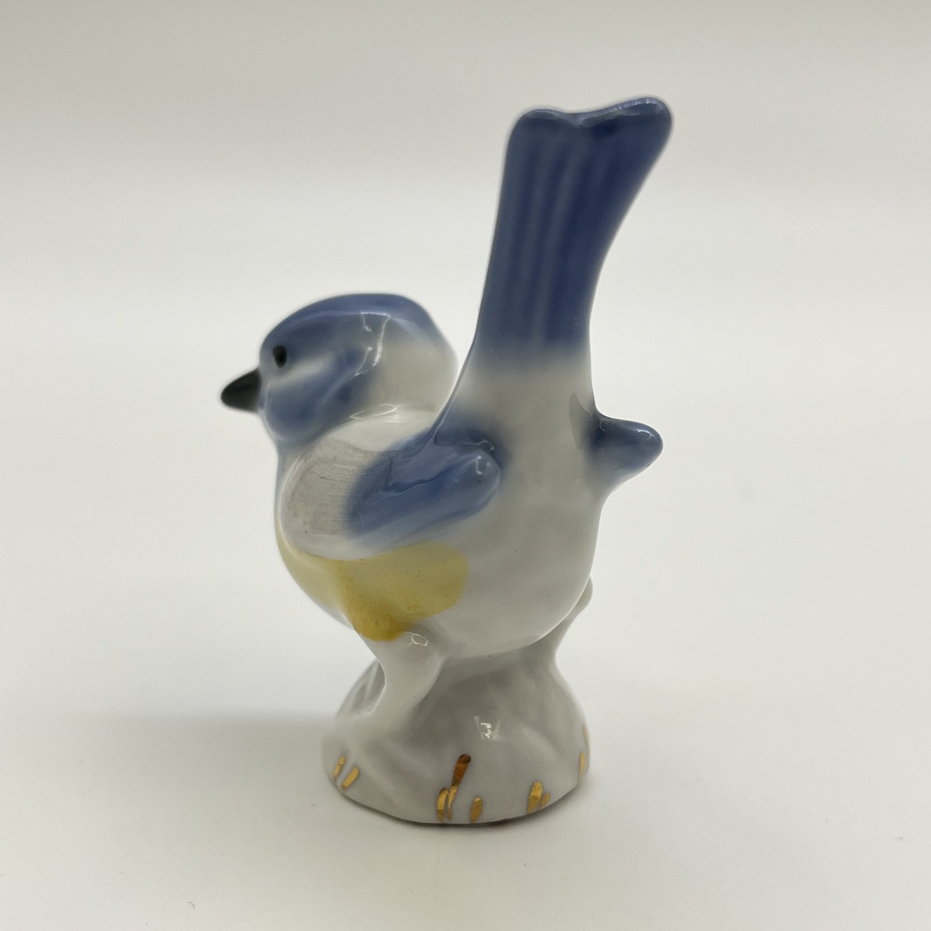 Статуэтка "Синичка", фарфор, золочение, Дмитровский фарфоровый завод (ДФЗ Вербилки), СССР, 1954-1965 гг.