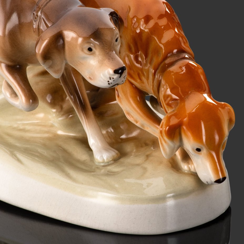 Статуэтка "Охотничьи собаки", фарфор, аэрография, Royal Dux, Чехословакия, 1930-1945 гг.