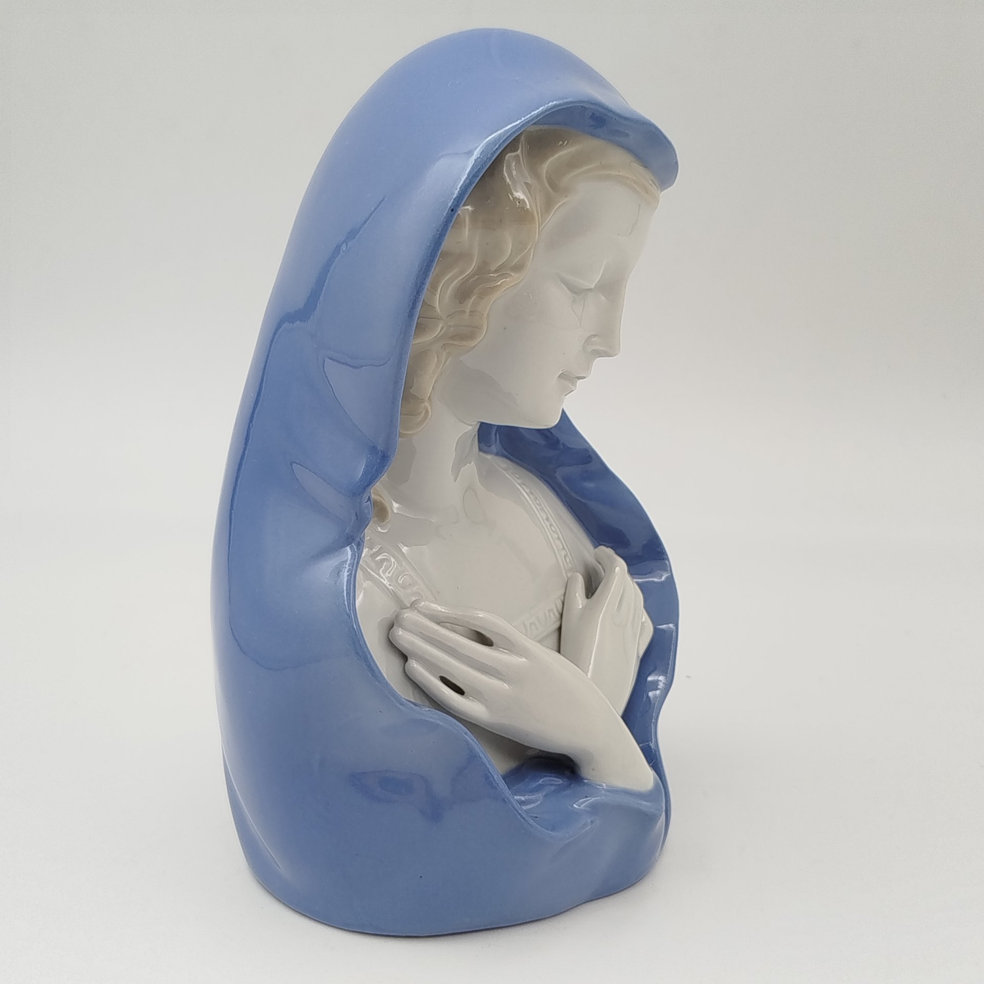 Статуэтка "Дева Мария" ("Молящаяся"), фарфор, VEB Porzellanfiguren Lippelsdorf (Липпельсдорф), Германия, 1950-1980 гг.